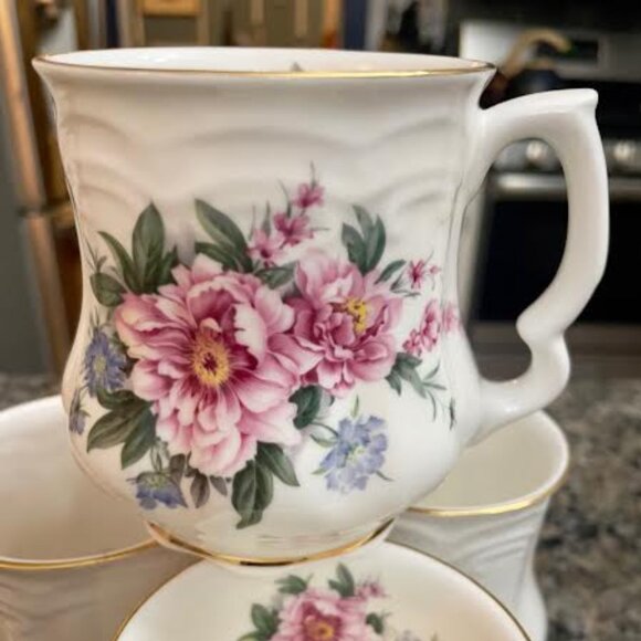 Vintage David Michael English Floral Bone China Mugs - Set of 4 - Picture 4 of 16
